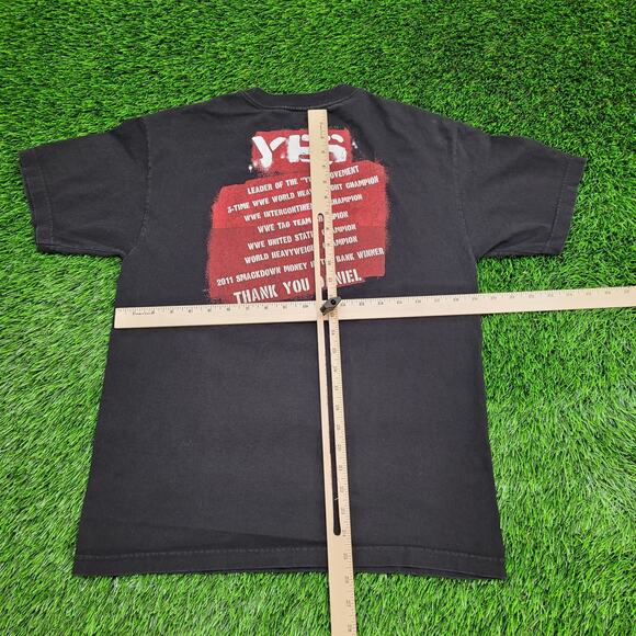 WWE Shirt Medium 19x25 Bryan-Danielson - Picture 5 of 13